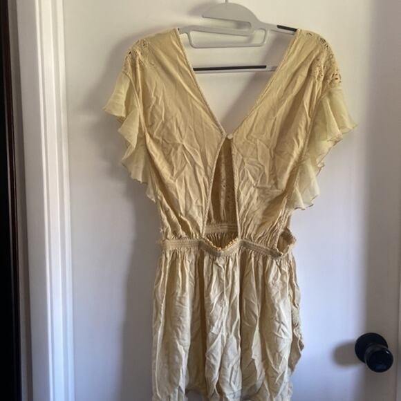 Free People New Romantics Pale Yellow V-neck Flutter Sleeve Romper Size XS - Picture 5 of 7